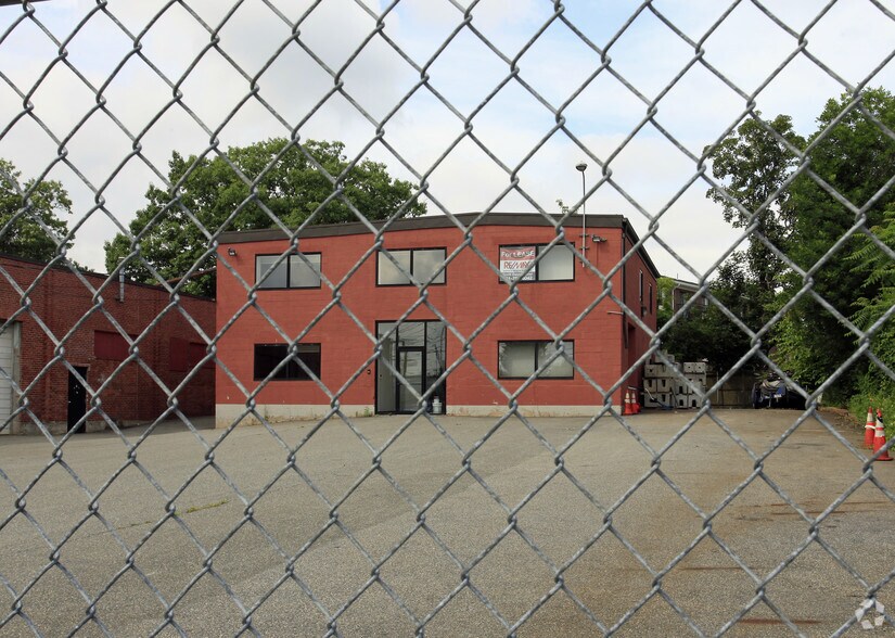 73 Mystic Ave, Medford, MA à vendre - Photo du bâtiment - Image 2 de 11