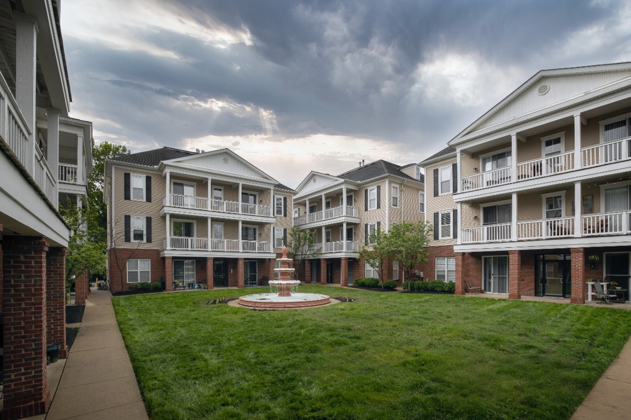1753-1791 Drayton Park Court, Columbus, OH for sale Primary Photo- Image 1 of 30