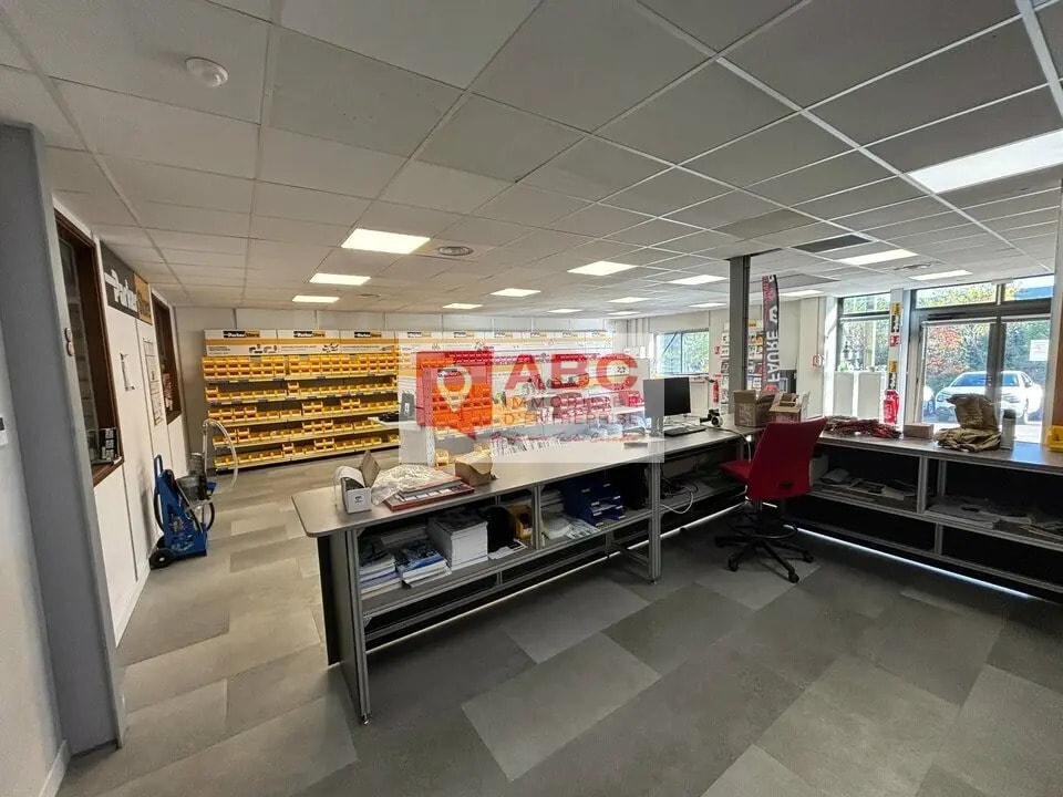 Flex in Montpellier for lease Interior Photo- Image 1 of 6