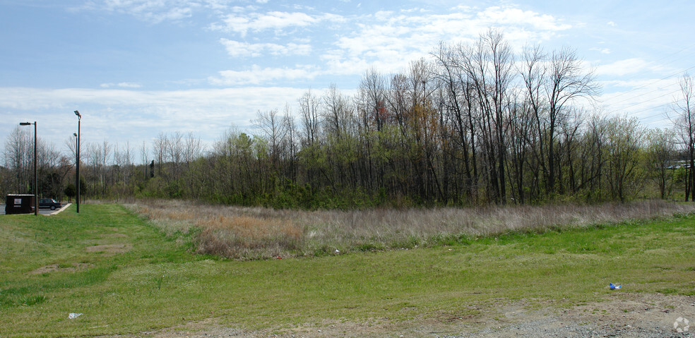 Huffman Mill Rd, Burlington, NC à vendre - Photo du bâtiment - Image 1 de 1