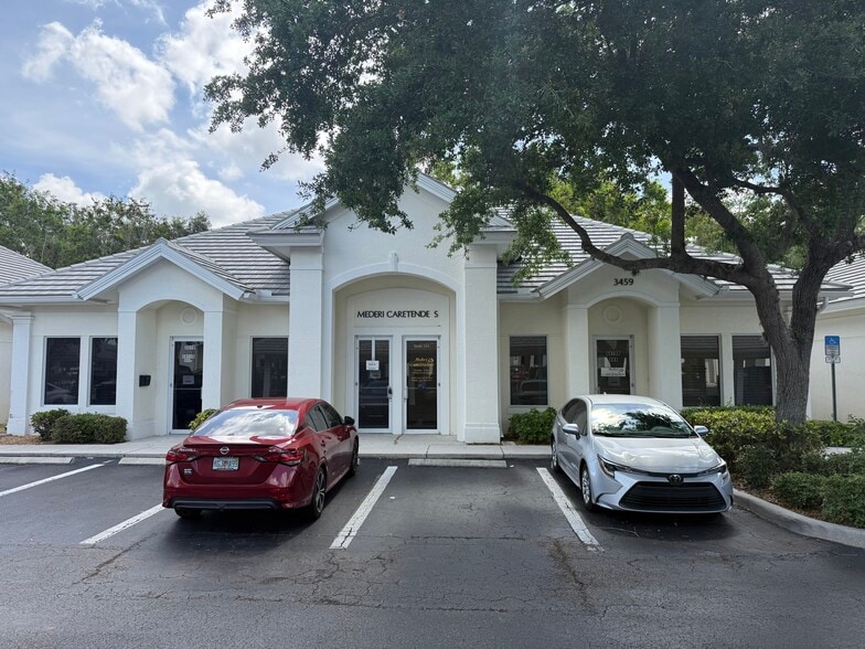 3459 Pine Ridge Rd, Naples, FL for lease - Building Photo - Image 2 of 6