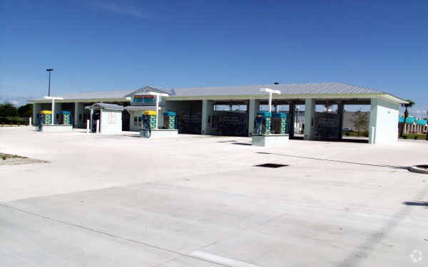1070 N Wickham Rd, Melbourne, FL à louer - Photo du bâtiment - Image 2 de 5