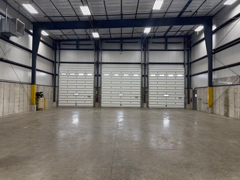 3700 Rider Trail S, Earth City, MO for lease - Interior Photo - Image 3 of 8