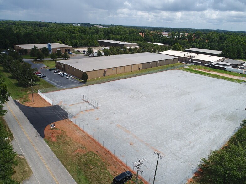 5030 N Blackstock Rd, Spartanburg, SC à louer - Photo du bâtiment - Image 2 de 7