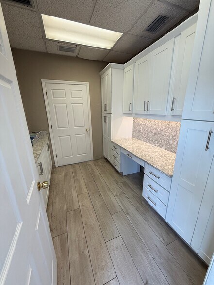 297-311 Airport Pulling Rd N, Naples, FL à louer - Photo du bâtiment - Image 2 de 17