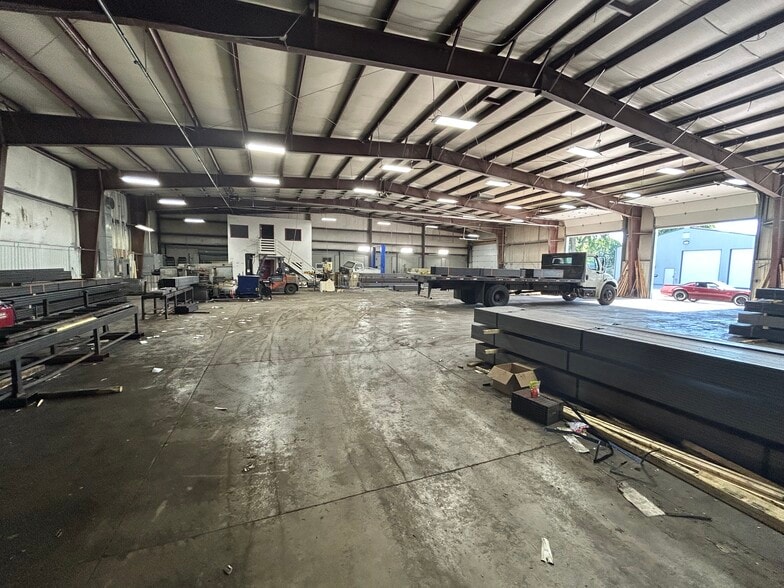 1605 Elreno St, Elkhart, IN for sale - Building Photo - Image 3 of 6