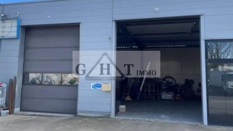 Industrial in Croissy-Beaubourg for sale Building Photo- Image 1 of 7