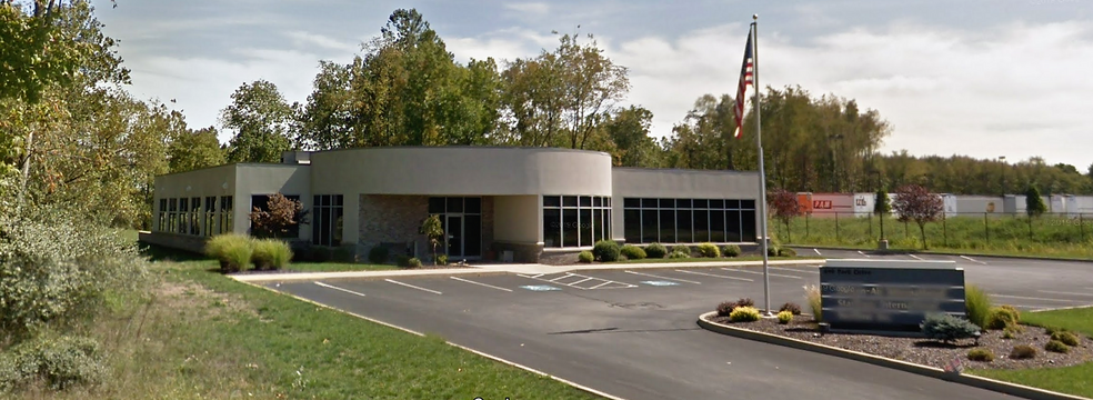 490 Park Dr, Weirton, WV for lease - Building Photo - Image 1 of 2