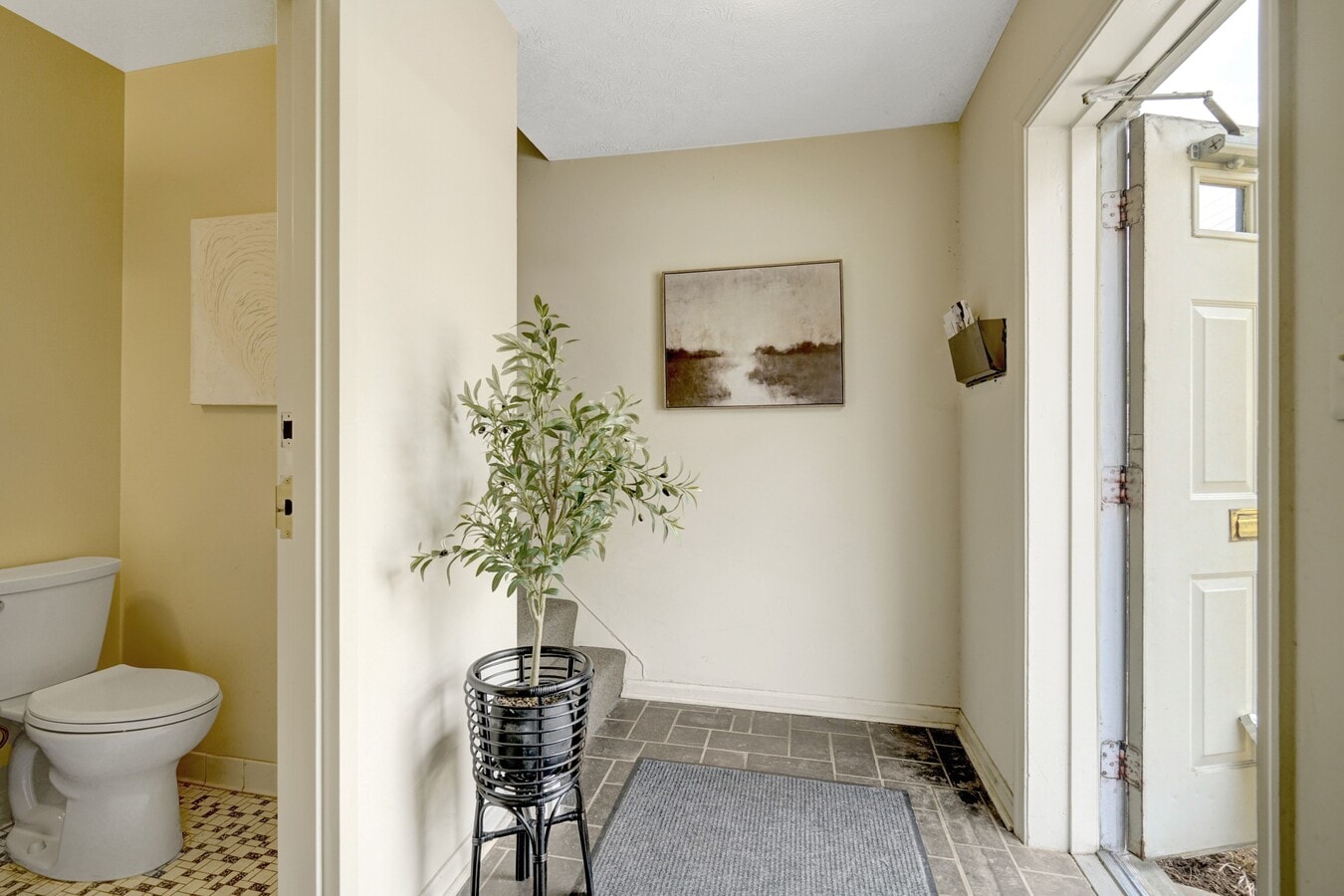 7297 US-29, Falls Church, VA 22042 - Unit 14 -  - Interior Photo - Image 1 of 6