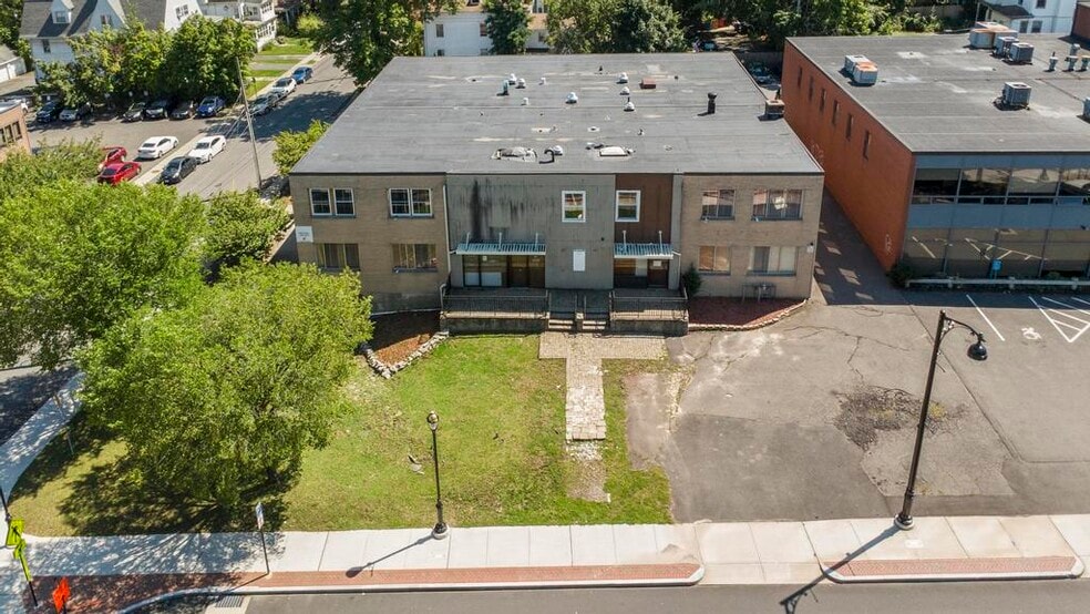 621 Farmington Ave, Hartford, CT for sale - Building Photo - Image 2 of 23