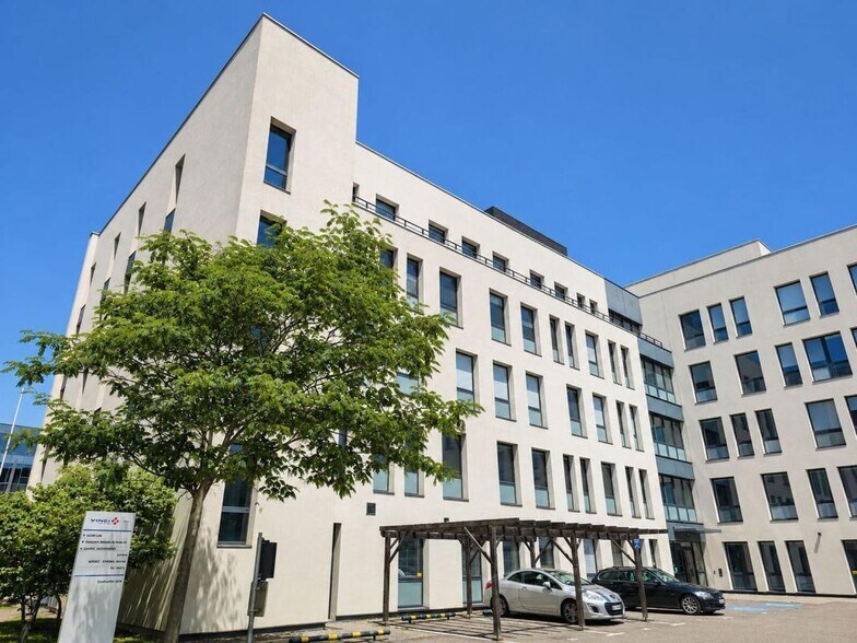 Office in Villeurbanne for lease - Building Photo - Image 2 of 17