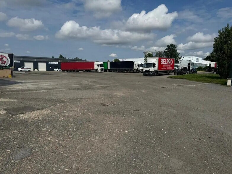 Flex dans SAINT-OUEN-L'AUMONE à louer - Photo du bâtiment - Image 2 de 7