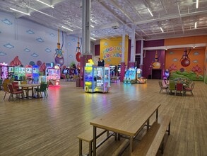 2385 W Cheltenham Ave, Philadelphia, PA for lease Interior Photo- Image 2 of 3