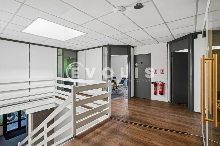 30 Rue Du 35eme Regiment D'Aviation, Bron à vendre - Photo intérieure - Image 3 de 12