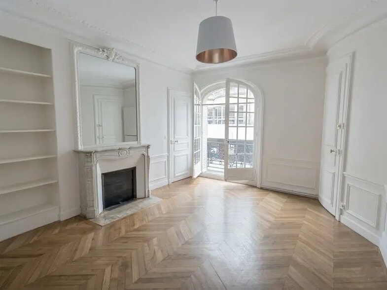 Office in Paris for lease - Interior Photo - Image 2 of 8