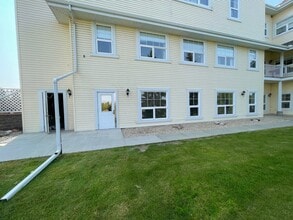 1207 91 St SW, Edmonton, AB for lease Interior Photo- Image 2 of 7