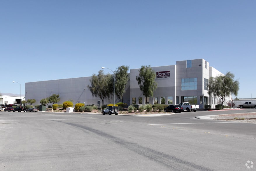 4450 N Walnut Rd, North Las Vegas, NV à louer - Photo du bâtiment - Image 1 de 4