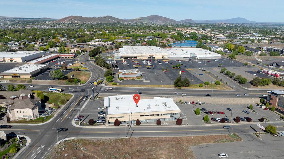 830 N Columbia Center Blvd, Kennewick, WA for lease - Building Photo - Image 1 of 9