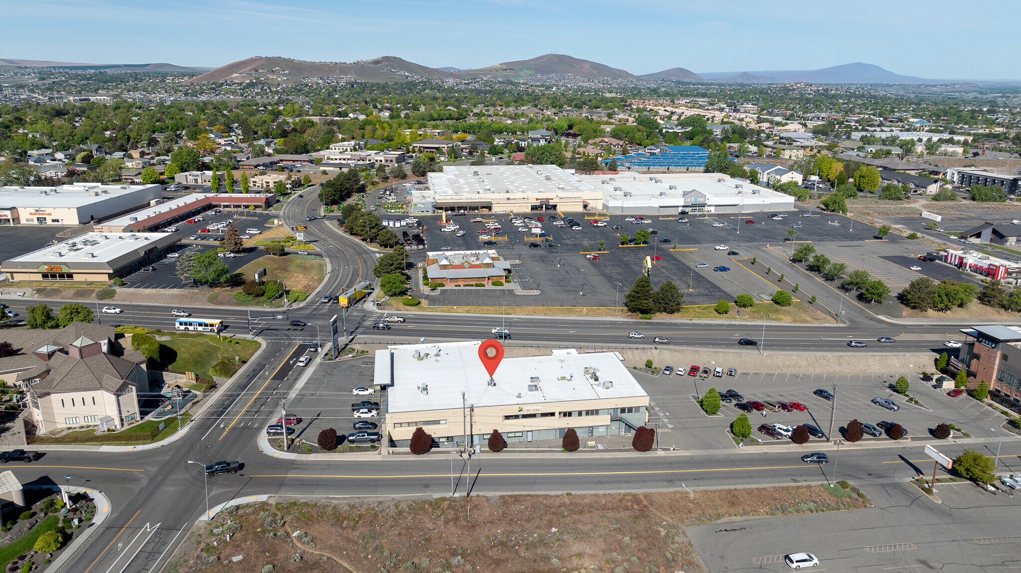 830 N Columbia Center Blvd, Kennewick, WA for lease Building Photo- Image 1 of 10