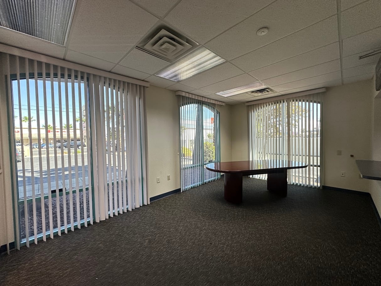6145-6175 Spring Mountain Rd, Las Vegas, NV à louer Photo intérieure- Image 1 de 7