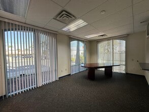 6145-6175 Spring Mountain Rd, Las Vegas, NV à louer Photo intérieure- Image 1 de 7