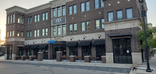 Plus de détails pour 1 Walker Ave, Clarendon Hills, IL - Commerce de détail à louer