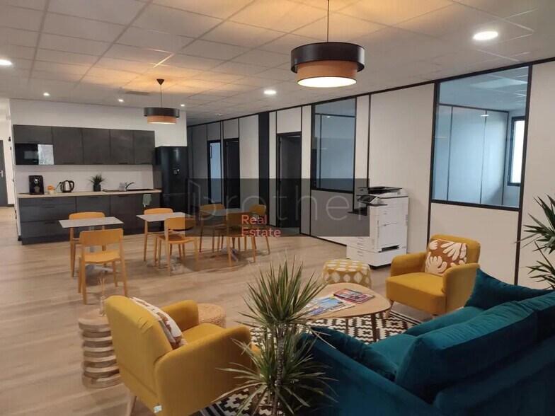 Bureau dans Mérignac à louer - Photo du bâtiment - Image 2 de 9