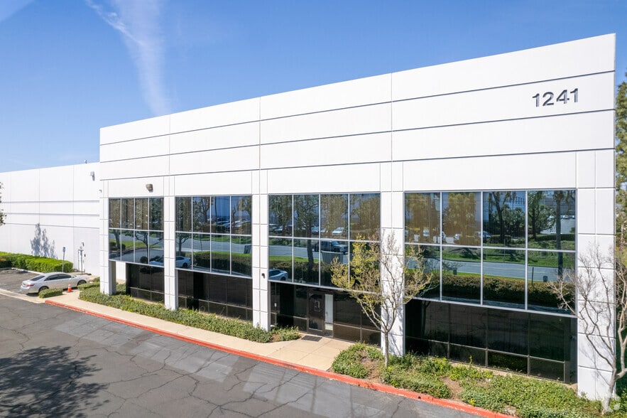 1241 Old Temescal Rd, Corona, CA for lease - Building Photo - Image 2 of 16