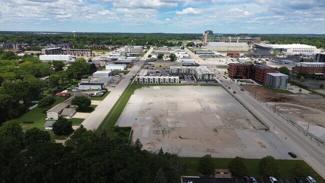 More details for 651 Mike McCarthy Way, Ashwaubenon, WI - Land for Sale