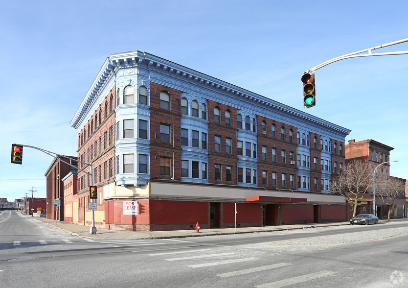 449-461 Main St, Holyoke, MA à vendre - Photo principale - Image 1 de 1