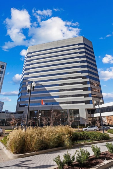 188 E Capitol St, Jackson, MS for lease - Building Photo - Image 2 of 41