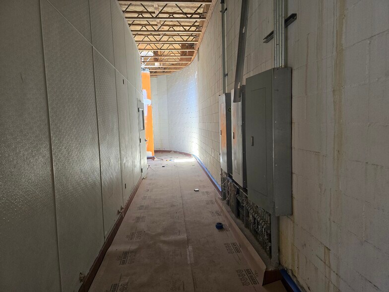 5816 S Western Ave, Los Angeles, CA à vendre - Photo du bâtiment - Image 2 de 4