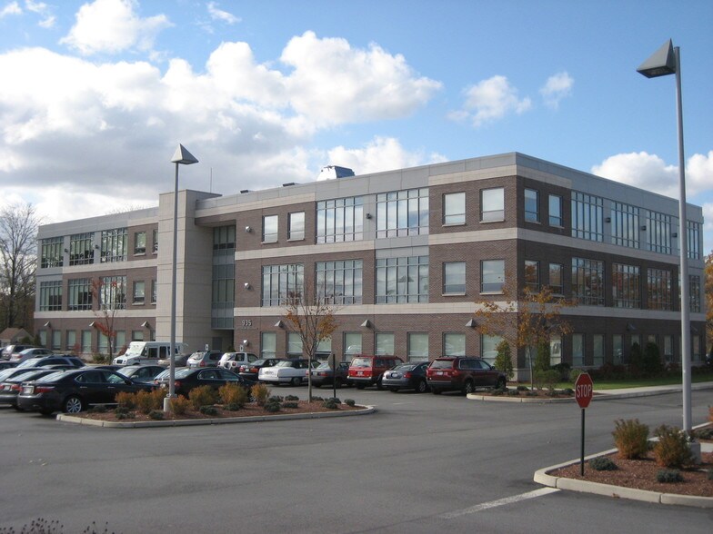 935 Jefferson Blvd, Warwick, RI à vendre - Photo du bâtiment - Image 2 de 11