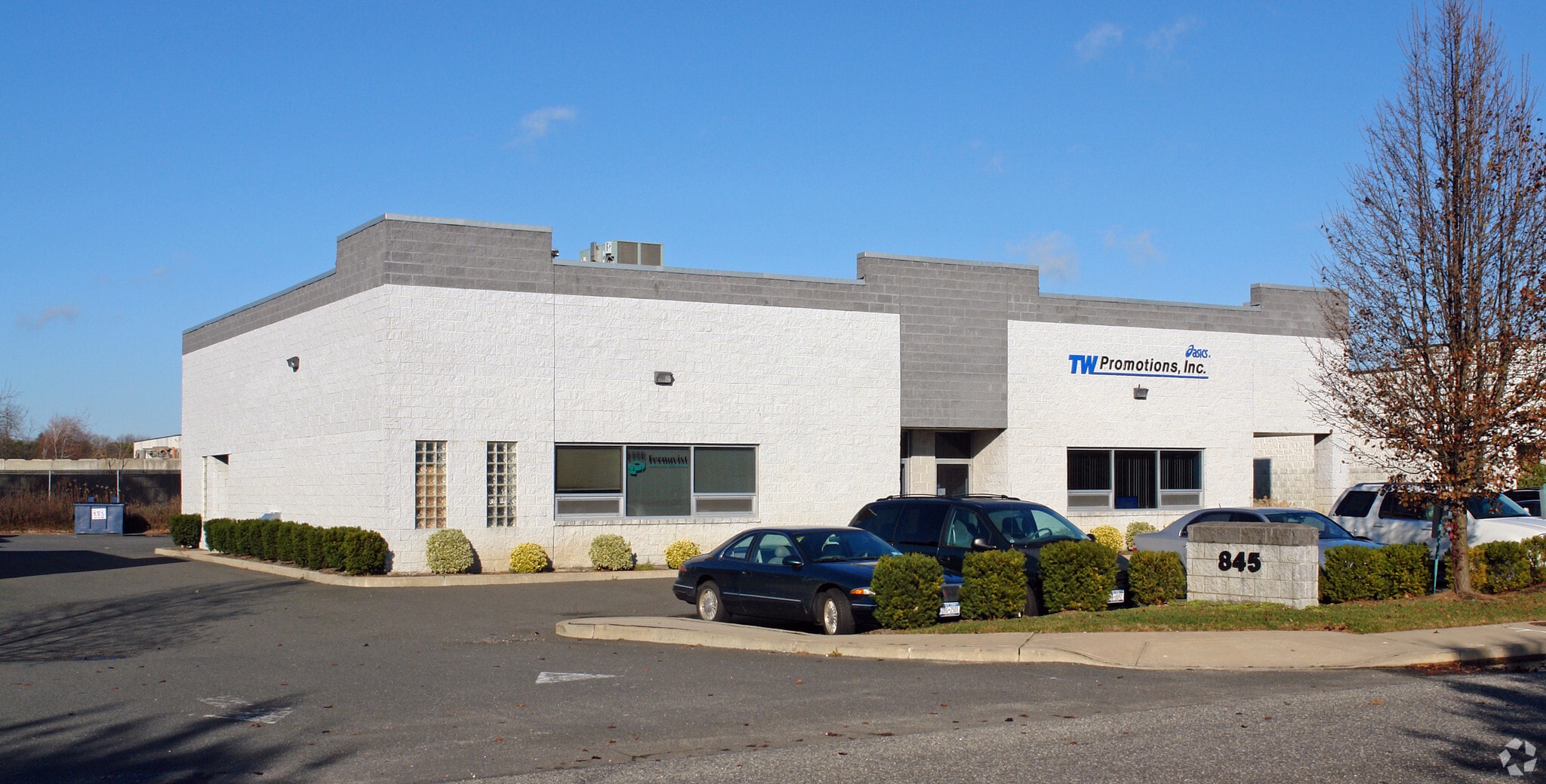 845 Marconi Ave, Ronkonkoma, NY à louer Photo principale- Image 1 de 3