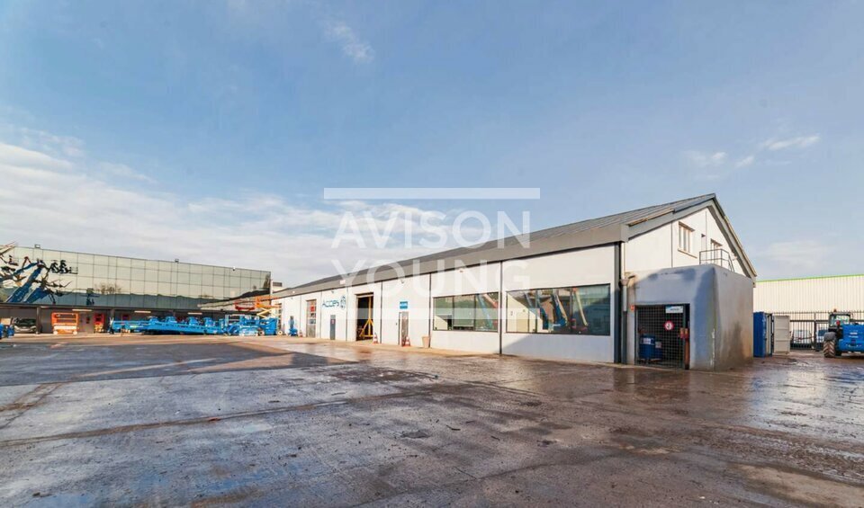 Flex in Gonesse for lease Building Photo- Image 1 of 7
