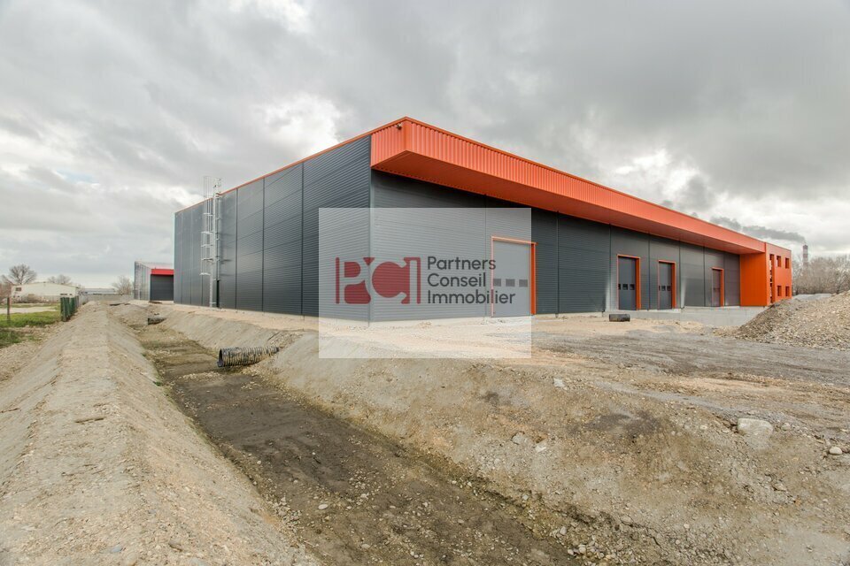 Industrial in Beaucaire for lease Building Photo- Image 1 of 3
