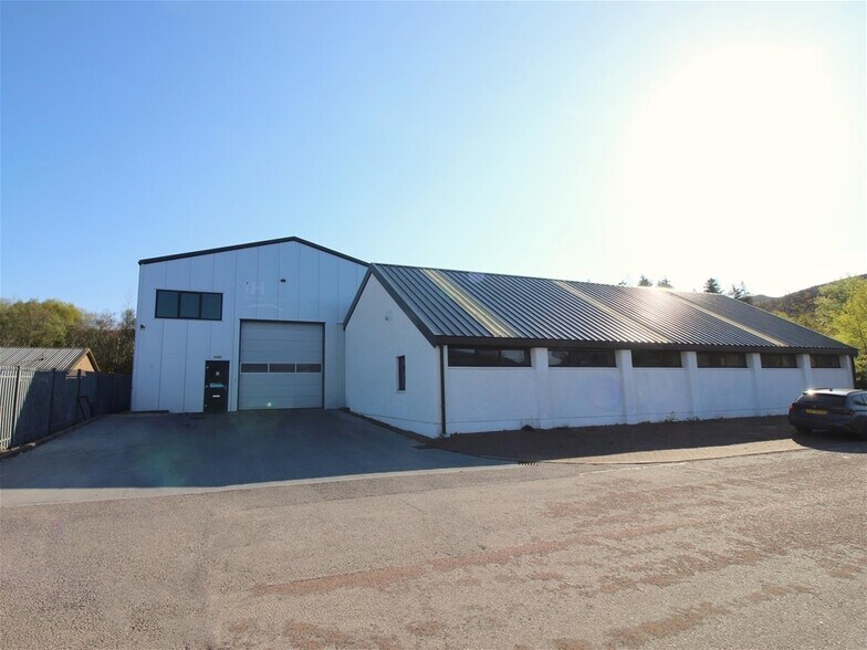 Units 123 Industrial Unit Ullapool, Ullapool à vendre - Photo du bâtiment - Image 3 de 28