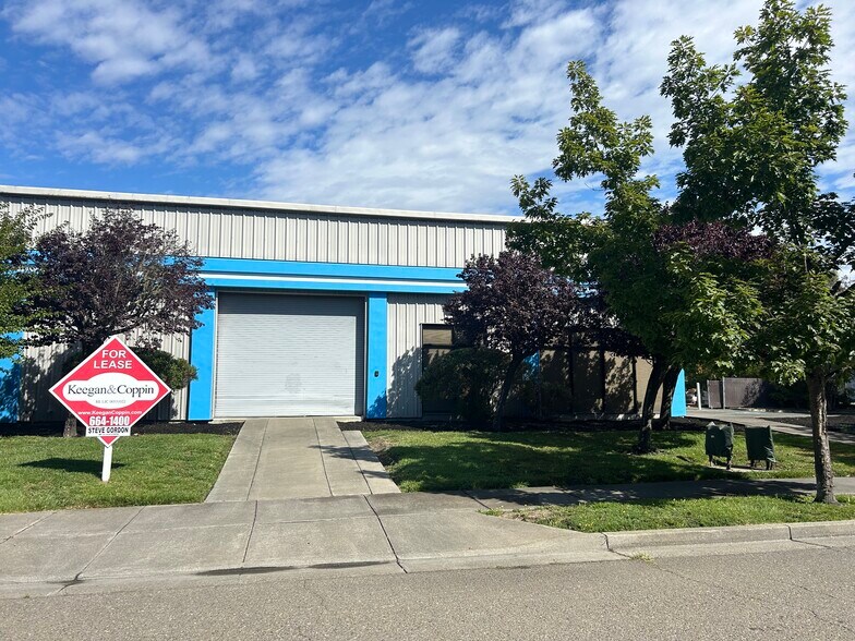 450 Aaron St, Cotati, CA à louer - Photo du bâtiment - Image 1 de 12