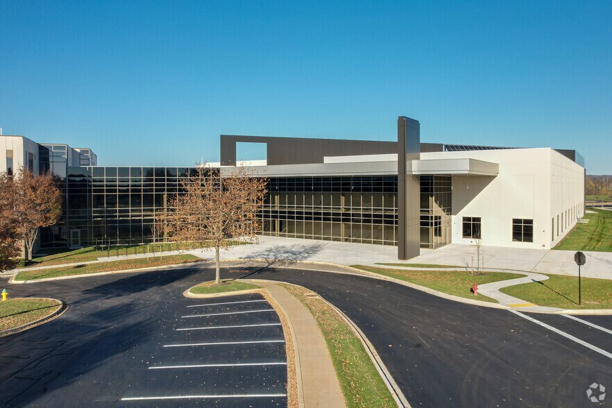 8484 Progress Dr, Frederick, MD for lease - Building Photo - Image 2 of 33