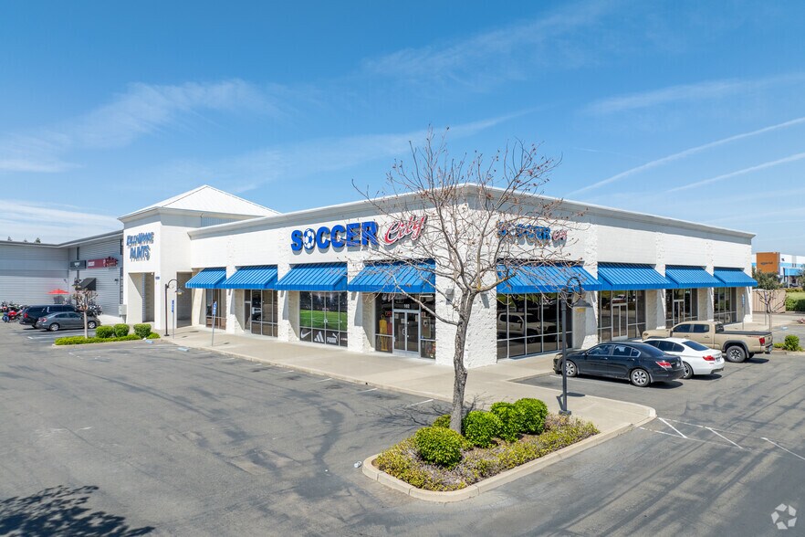 10299 E Stockton Blvd, Elk Grove, CA à vendre - Photo principale - Image 1 de 7