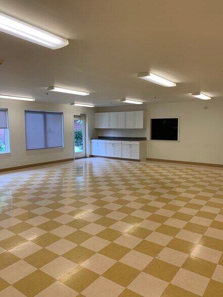 109 Old Virginia Ave, Rich Creek, VA à louer - Photo du bâtiment - Image 2 de 8