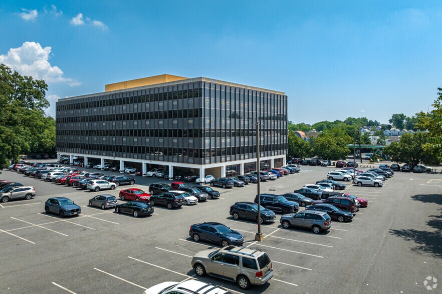 80 Main St, West Orange, NJ à louer - Photo du bâtiment - Image 2 de 41