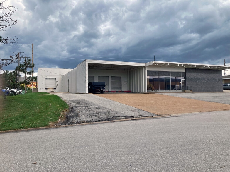 1201 Research Blvd, Creve Coeur, MO for lease - Building Photo - Image 2 of 7