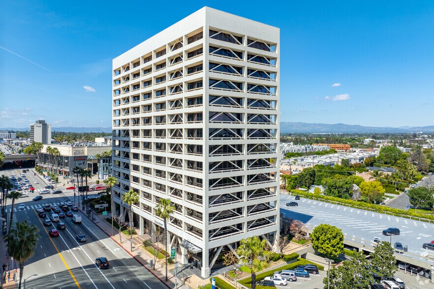 15233 Ventura Blvd, Sherman Oaks, CA à louer - Photo principale - Image 1 de 33