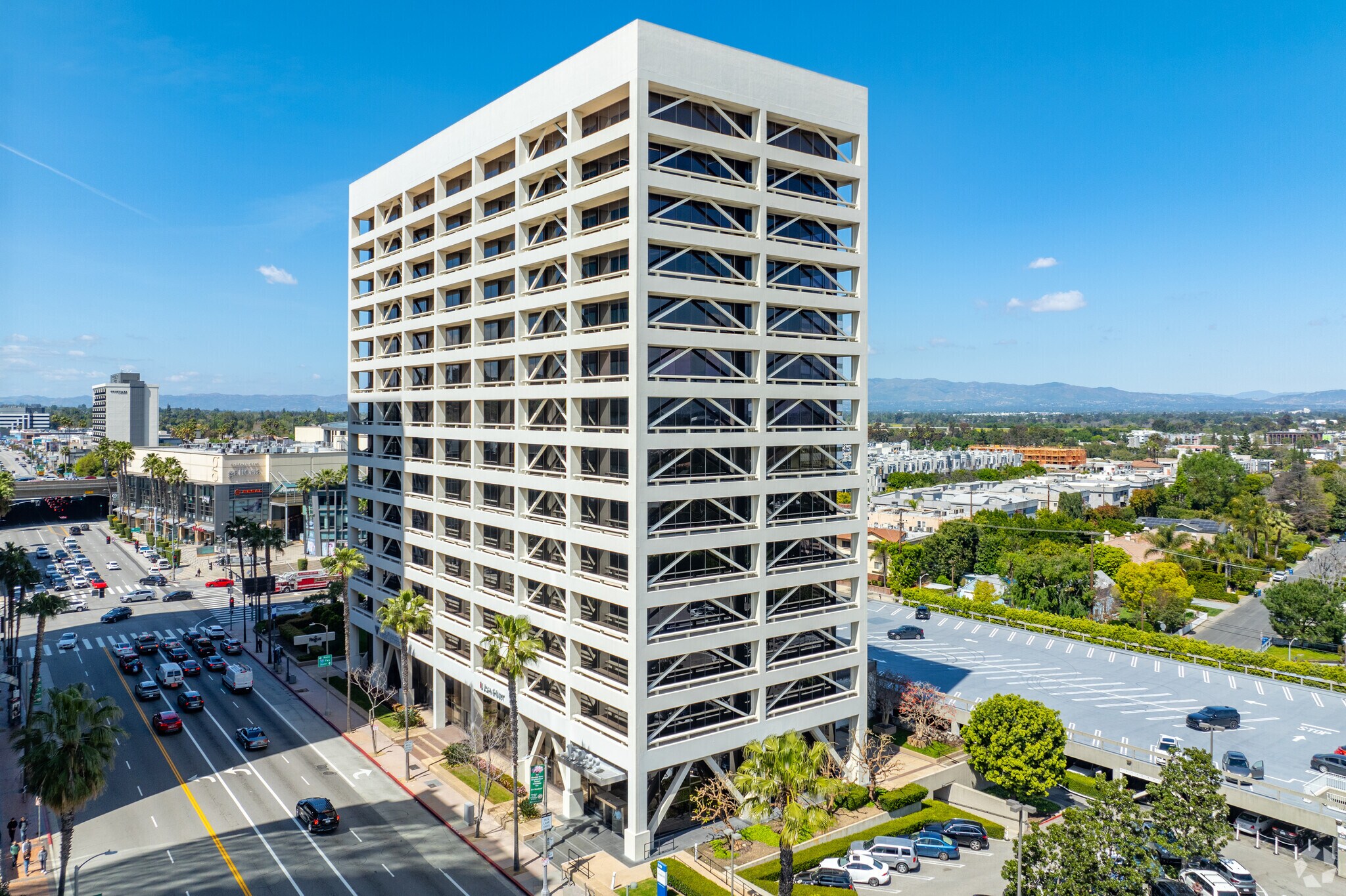 15233 Ventura Blvd, Sherman Oaks, CA à louer Photo principale- Image 1 de 34