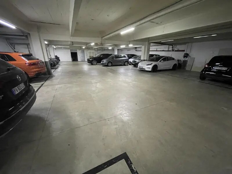 Office in Paris for lease Building Photo- Image 1 of 11