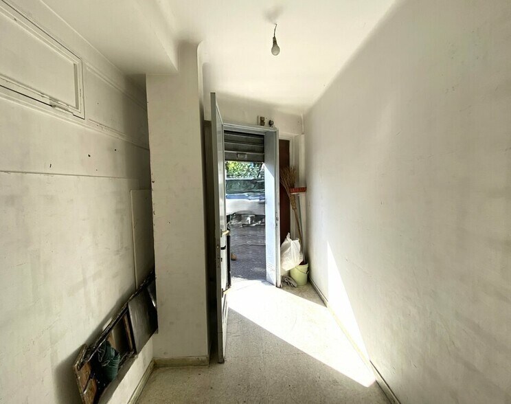 Retail in Nice for sale - Interior Photo - Image 3 of 3