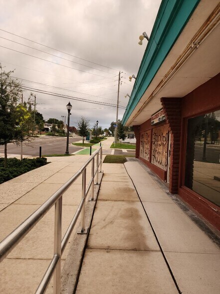 1391 Gulf To Bay Blvd, Clearwater, FL à vendre - Photo du bâtiment - Image 3 de 11