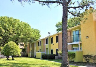 Plus de détails pour 12803 Northborough Dr, Houston, TX - Multi-résidentiel à vendre