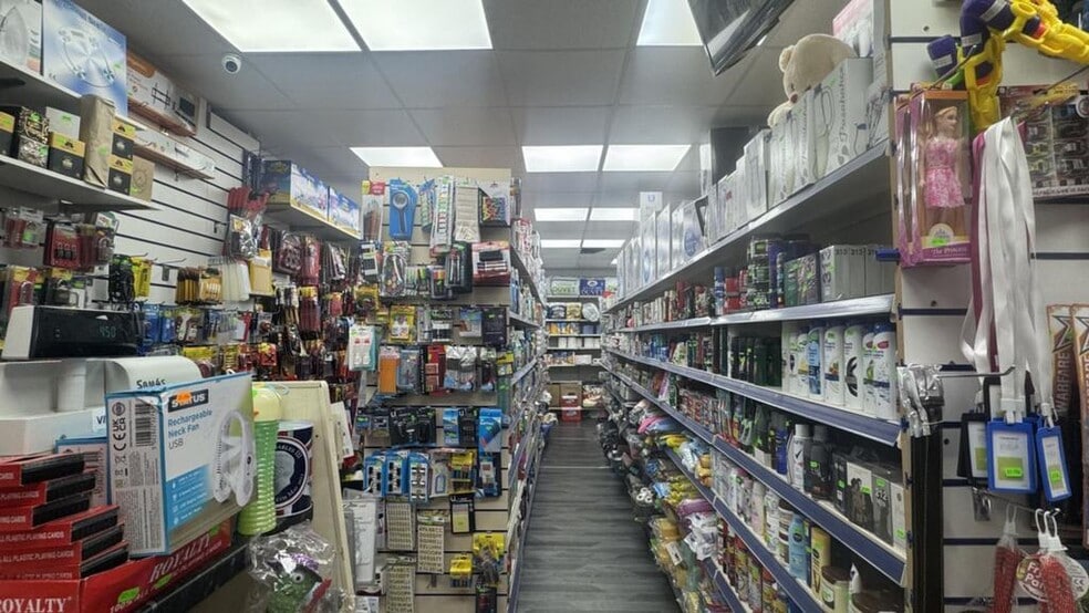 60 Harrow Rd, Wembley for lease - Building Photo - Image 3 of 9